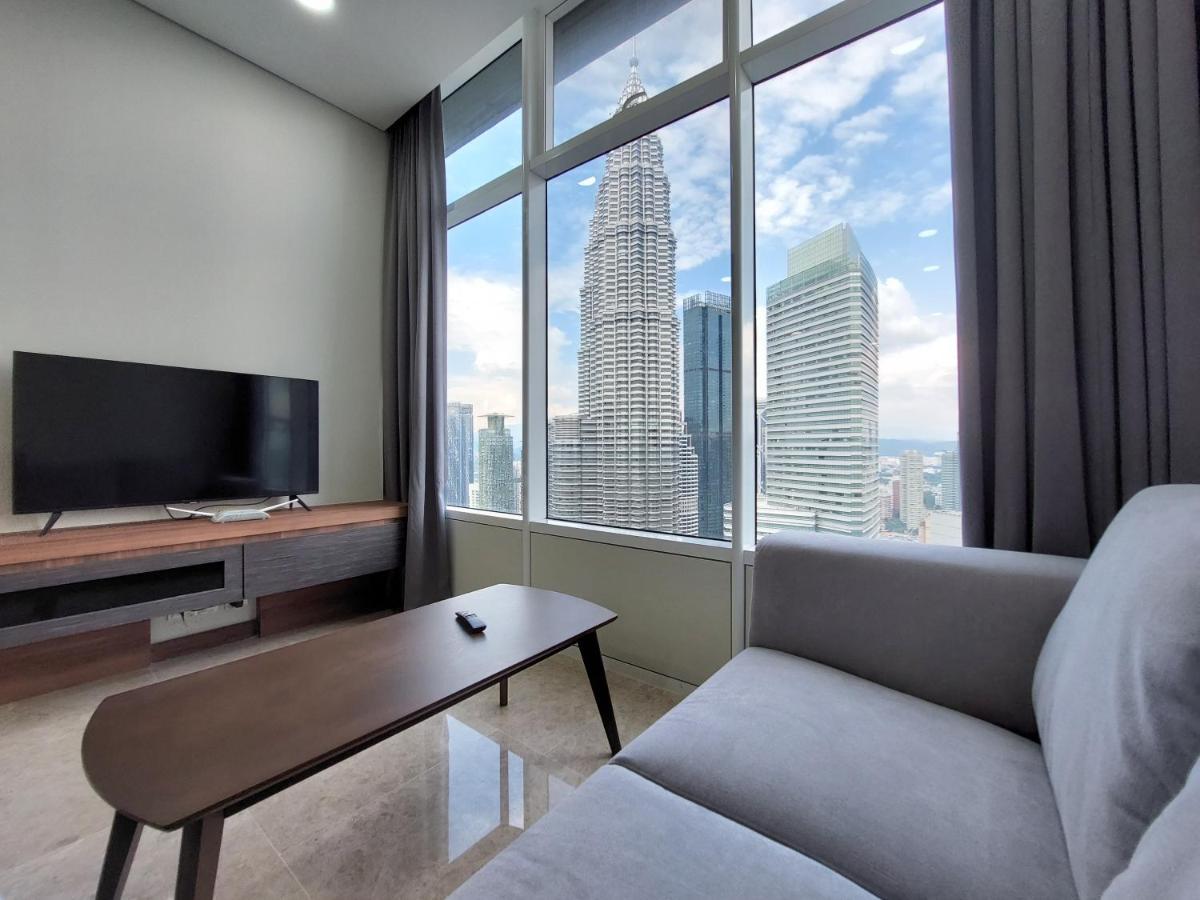 Sky Suites With Klcc Twin Tower View By Irent365 Kuala Lumpur Bilik gambar